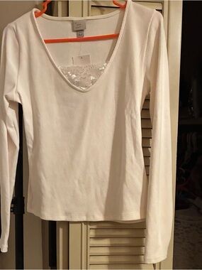 NWT a new day long sleeved cream ribbed shirt with V-neck and lace insert size M